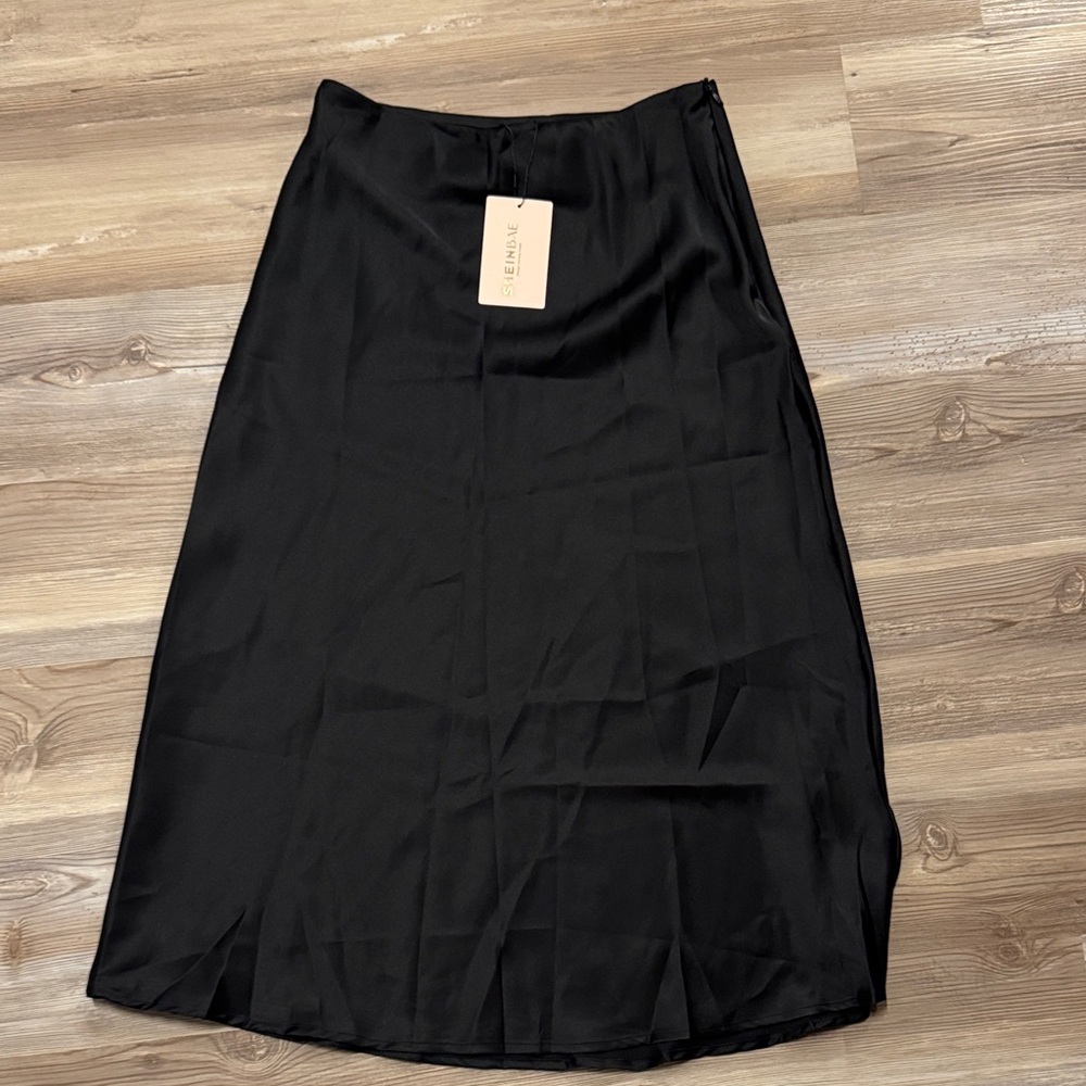 SHEIN Classic Black Satin Midi Skirt